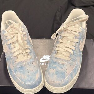 Nike Air Force 1 ‘07 SE Light Blue and Cream Sneakers